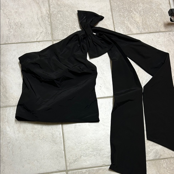 Amanda Uprichard Tops - Like new Amanda Uprichard Black One-Shoulder Top size small
